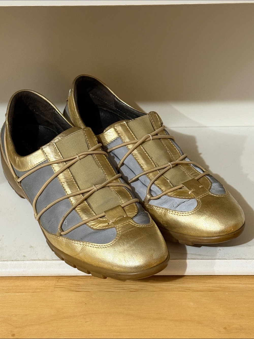 Stuart Weitzman Chaser Leather Slip On Sneaker  Gold Alloy Size 9 9m Reflective